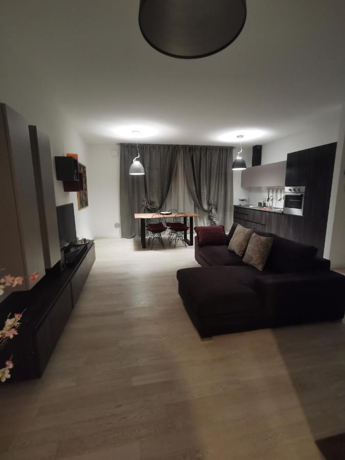 La Casa Di Greta Apartment Monza Bagian luar foto