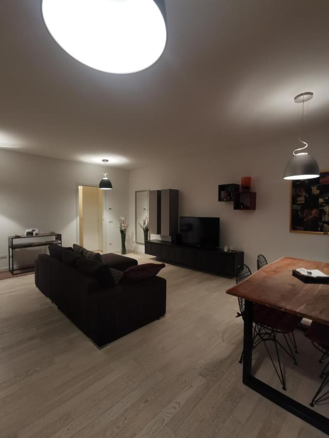La Casa Di Greta Apartment Monza Bagian luar foto