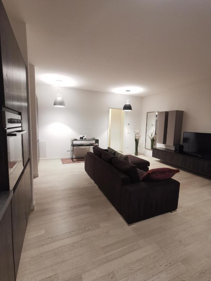 La Casa Di Greta Apartment Monza Bagian luar foto
